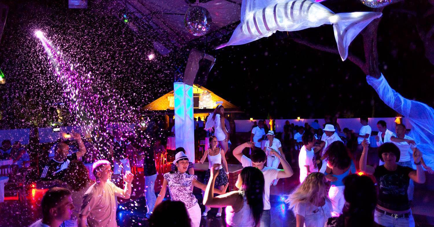 Cover boom boom disco: c'est le samedi au Chalet du lac